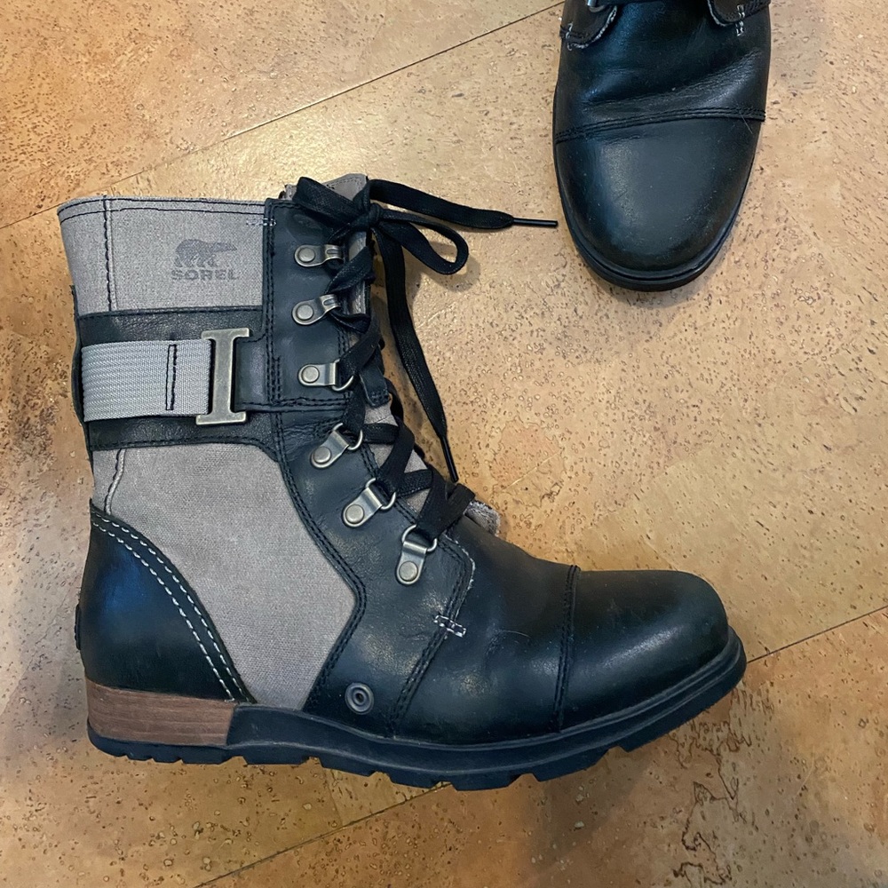 Sorel Major Carly combat boots